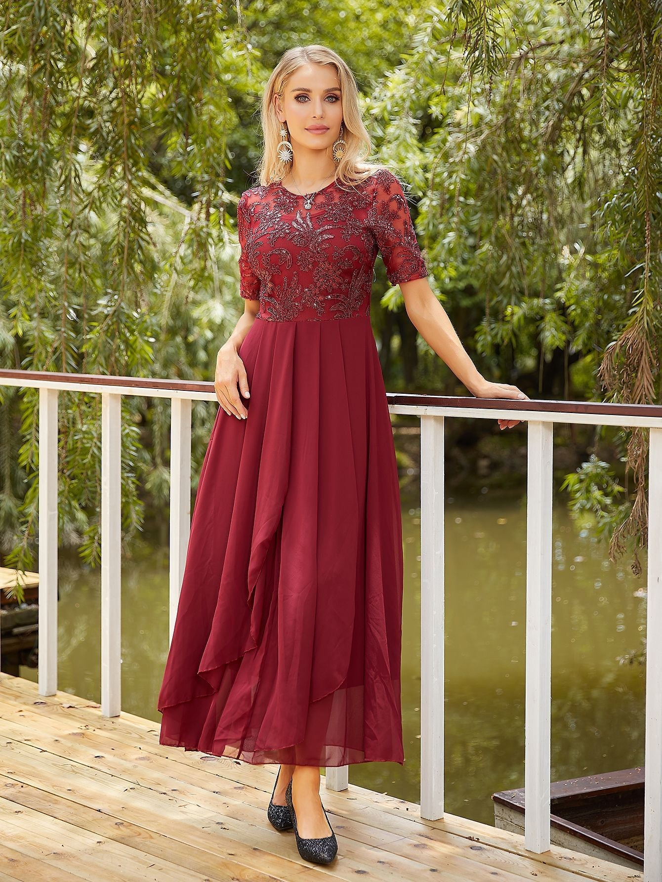 Effortlessly Elegant Dress with a Timeless Design