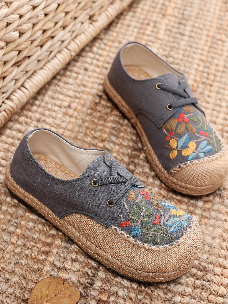 Effortlessly Elegant Shoes with a Timeless Design