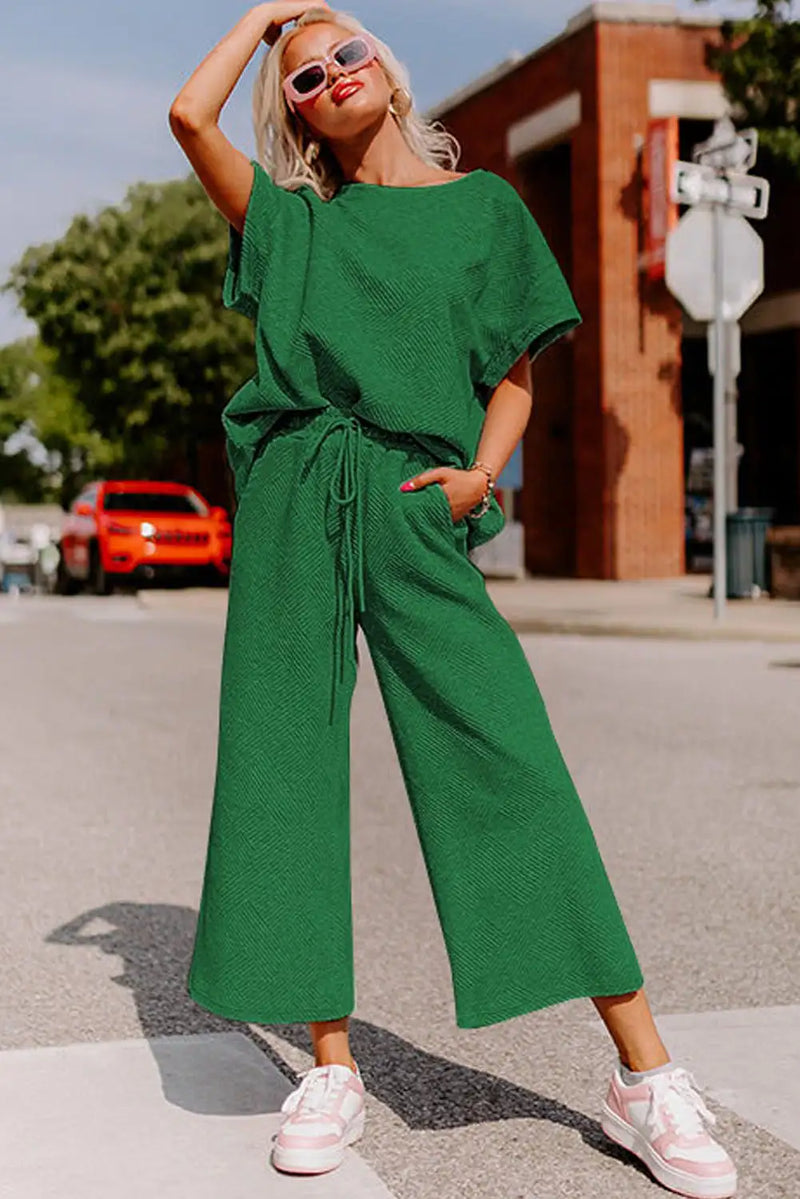 Effortlessly Elegant Pants with a Timeless Design