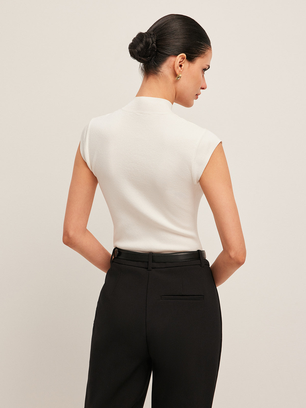 Beautifully Finished Top in a Timeless Design