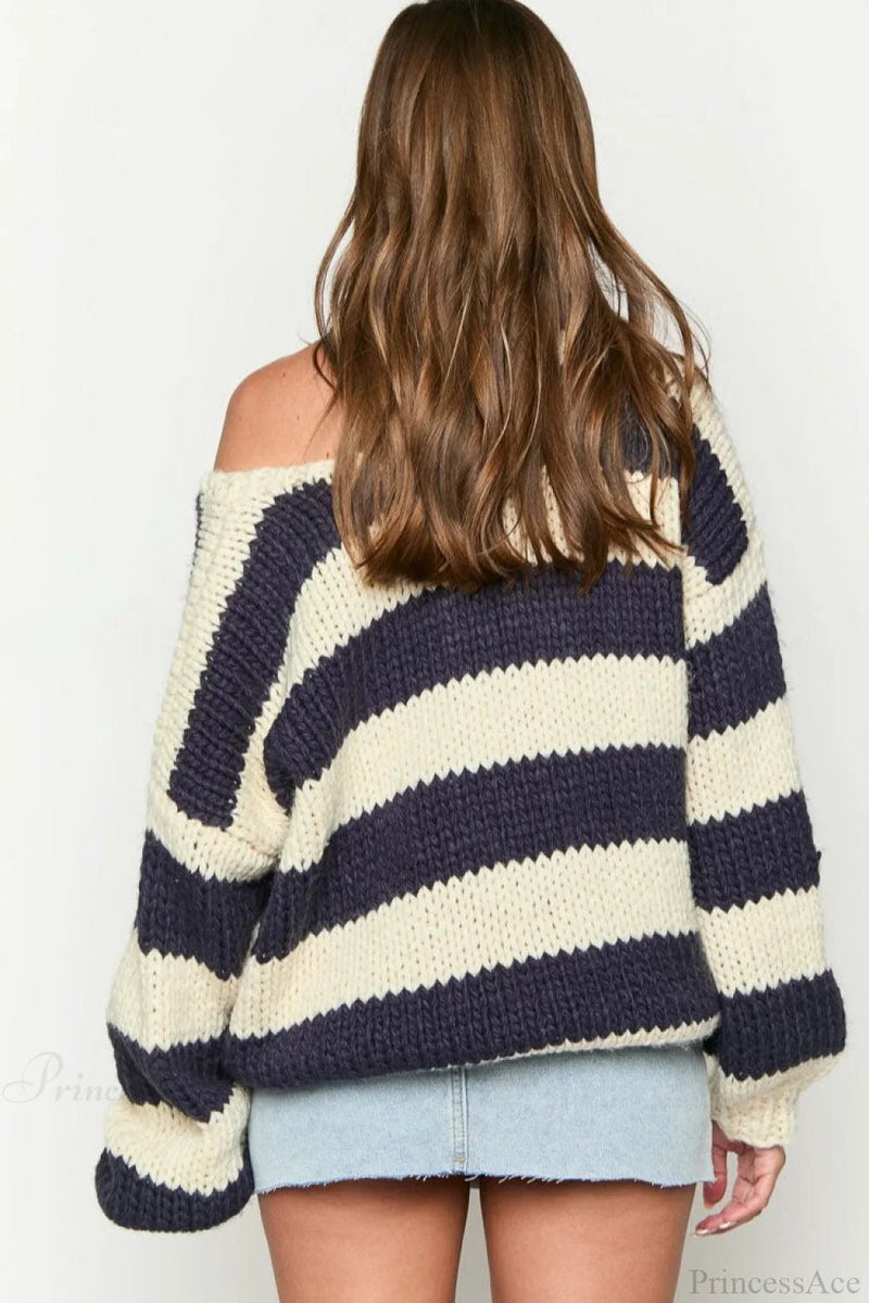 Effortlessly Elegant Sweater with a Timeless Design