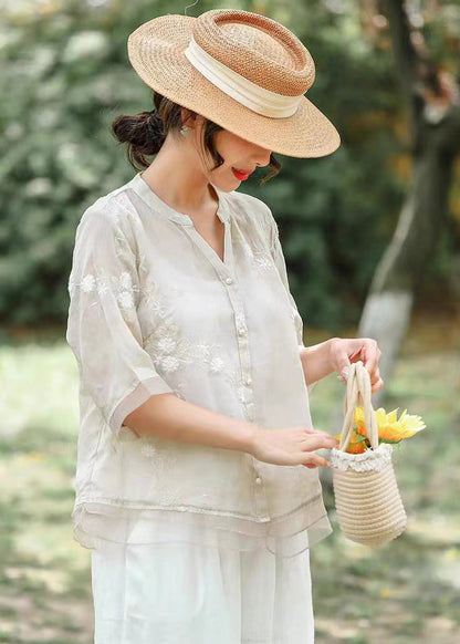 Effortlessly Elegant Blouse with a Timeless Design