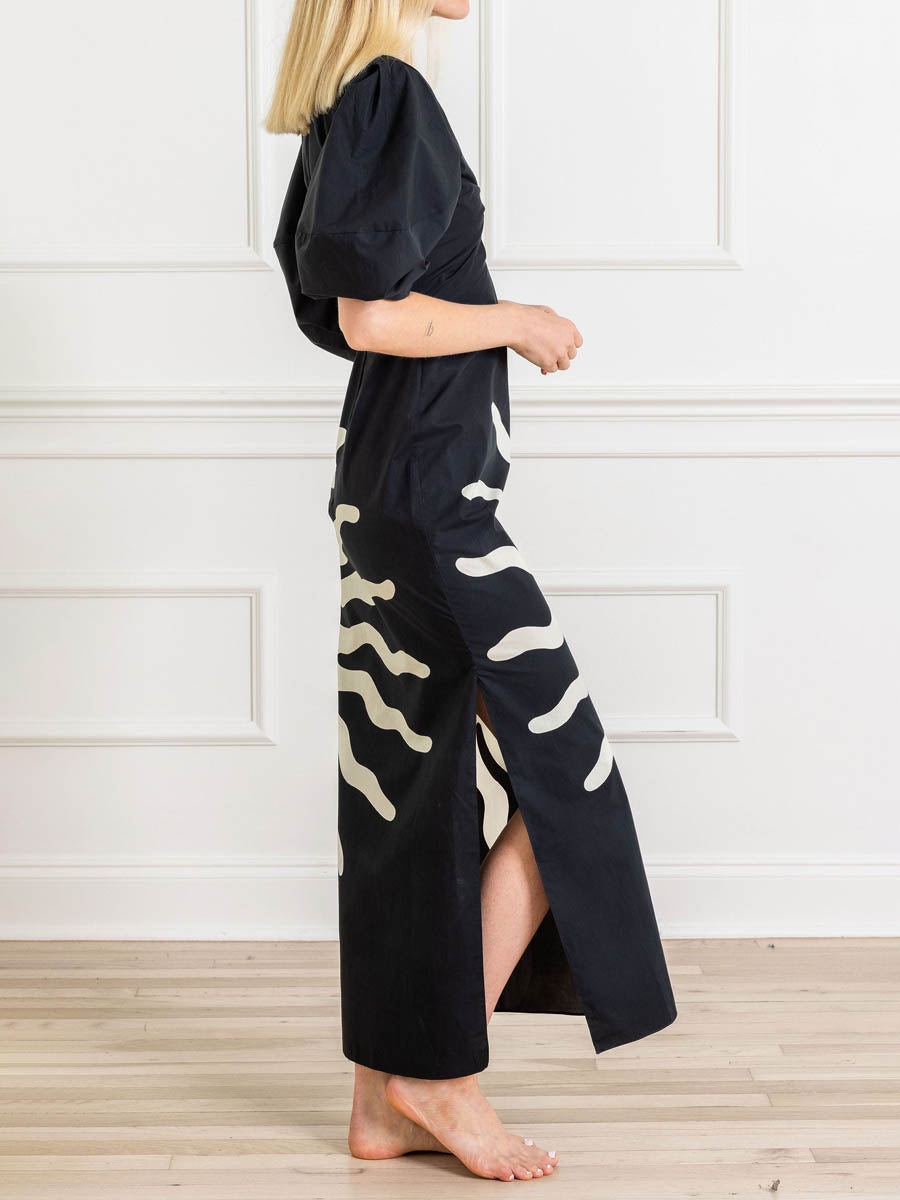 Effortlessly Elegant Dress with a Timeless Design