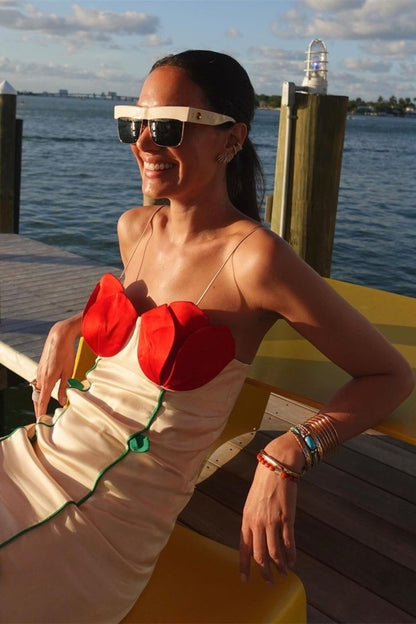 Beautifully Finished Dress in a Timeless Design