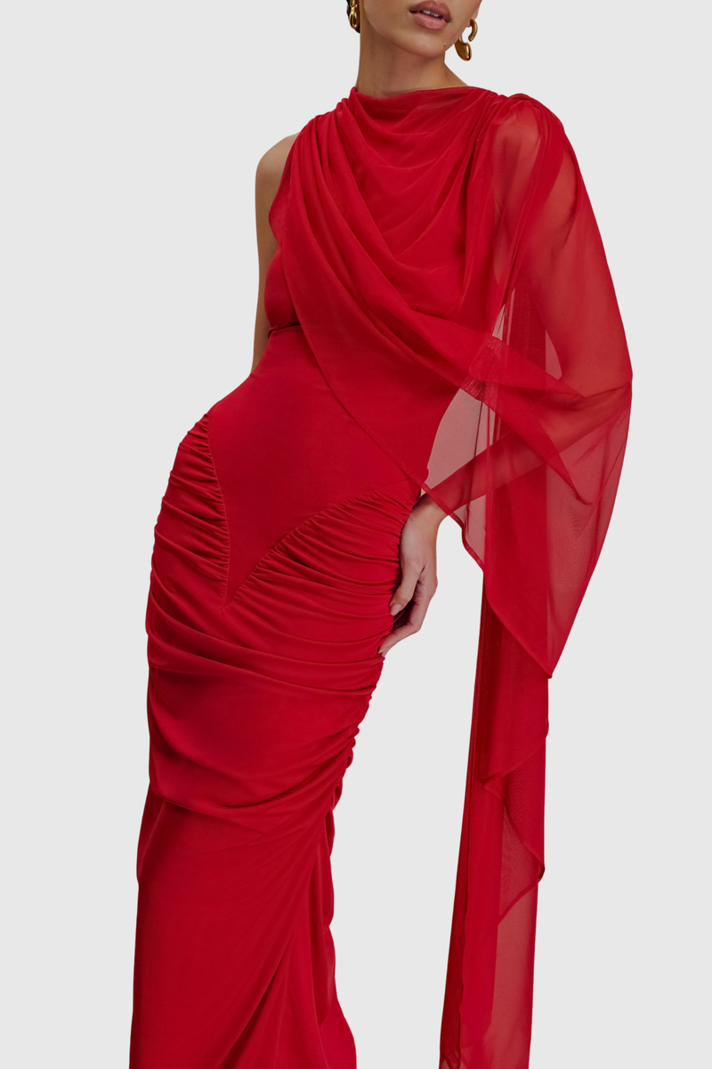 Well Tailored Dress with a Graceful Silhouette