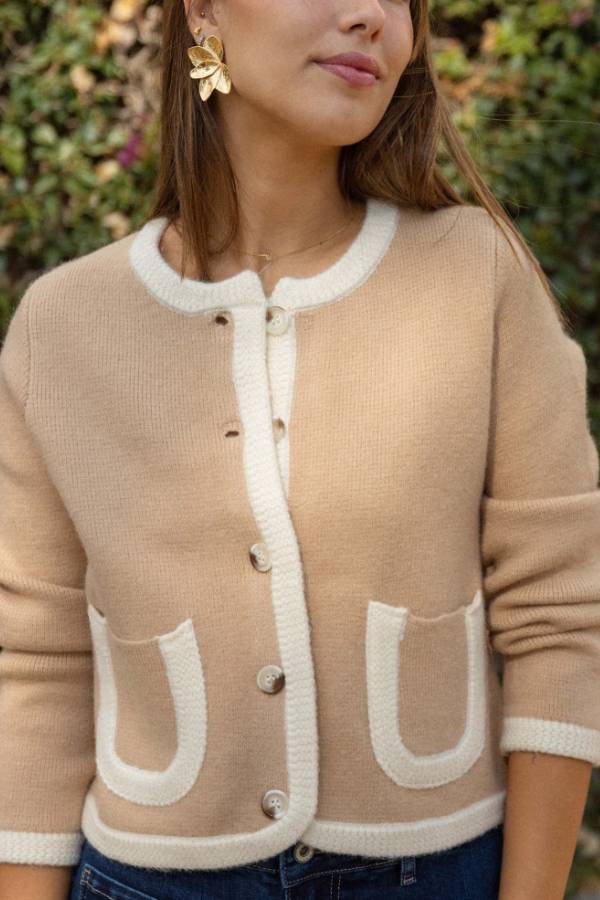 Elegantly Styled Cardigan for Everyday Wear