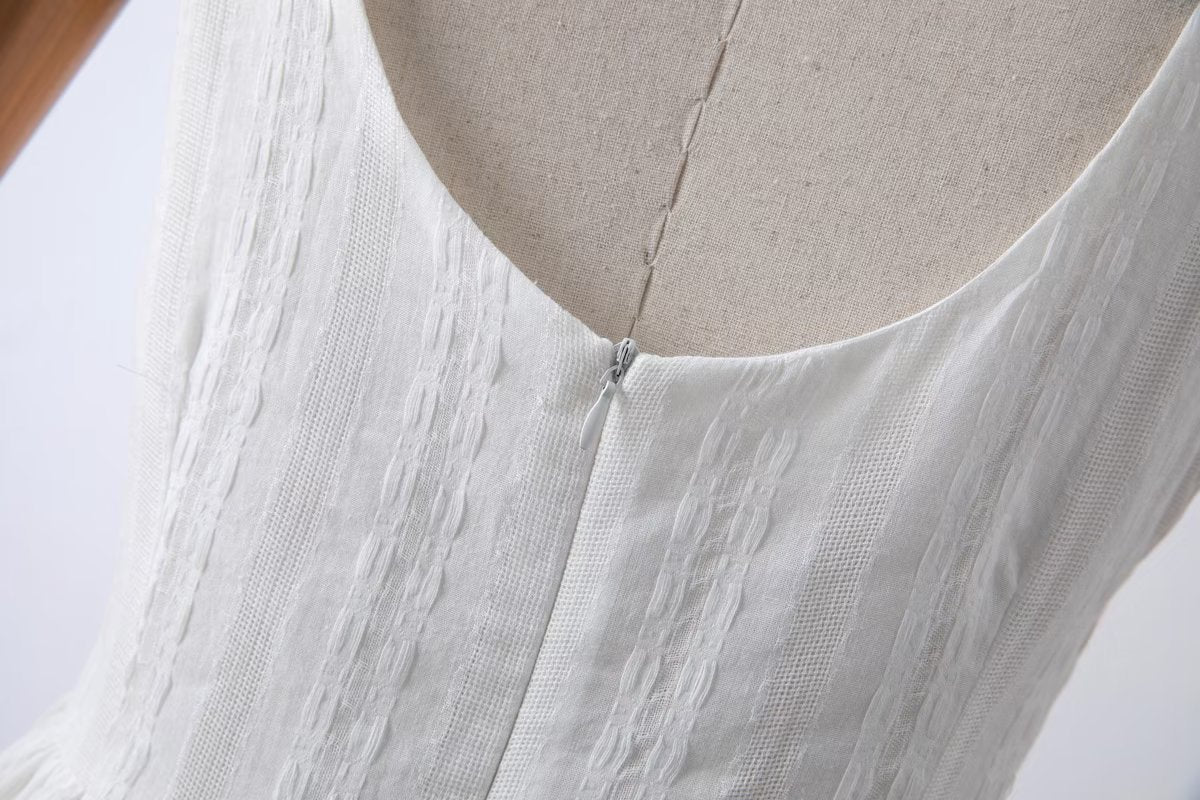 Effortlessly Elegant Dress with a Timeless Design