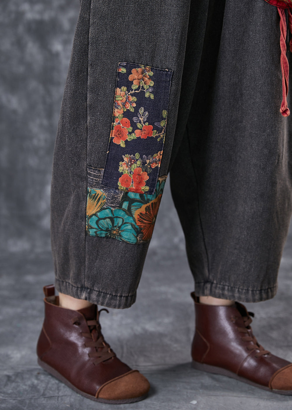 Effortlessly Elegant Pants with a Timeless Design