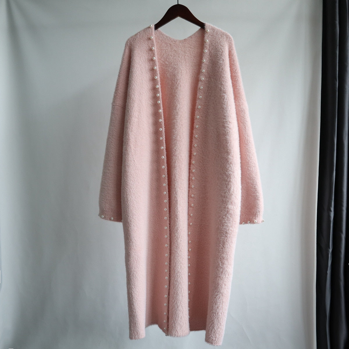 Well Tailored Cardigan with a Graceful Silhouette