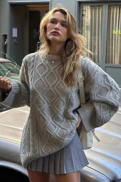 Well Tailored Sweater with a Graceful Silhouette