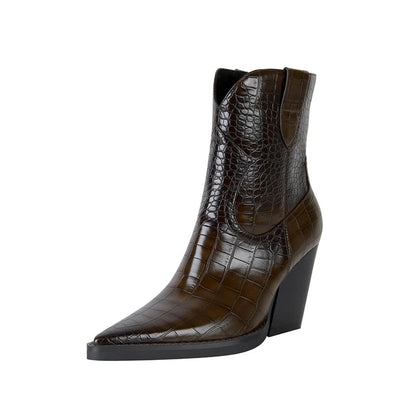 Well Tailored Boots with a Graceful Silhouette