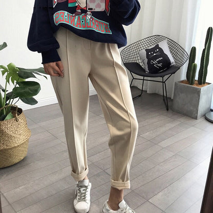 Effortlessly Elegant Pants with a Timeless Design