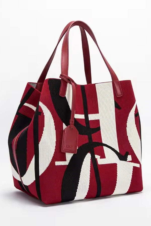 Well Tailored Bag with a Graceful Silhouette