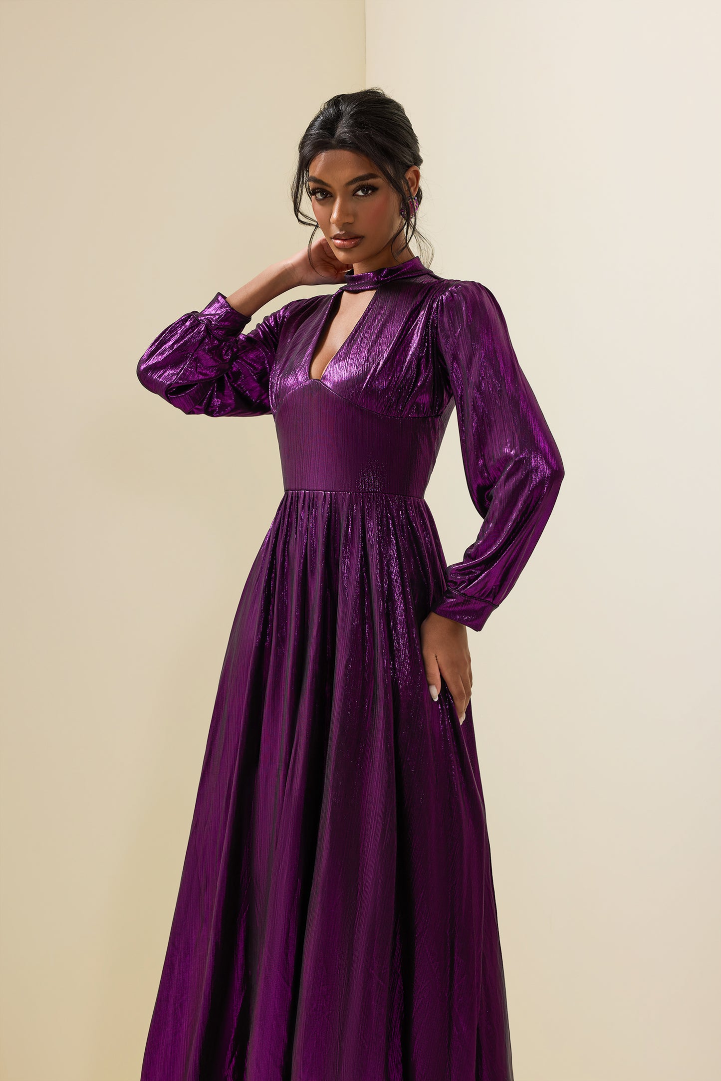 Beautifully Finished Dress in a Timeless Design