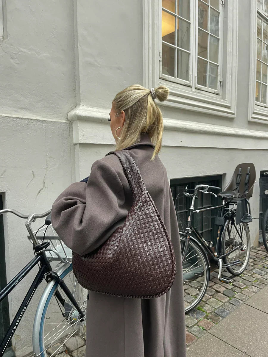 Classic Vintage Bag with a Flattering Fit