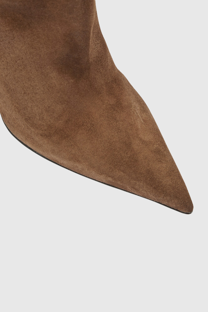 Gracefully Styled Boots for Any Occasion