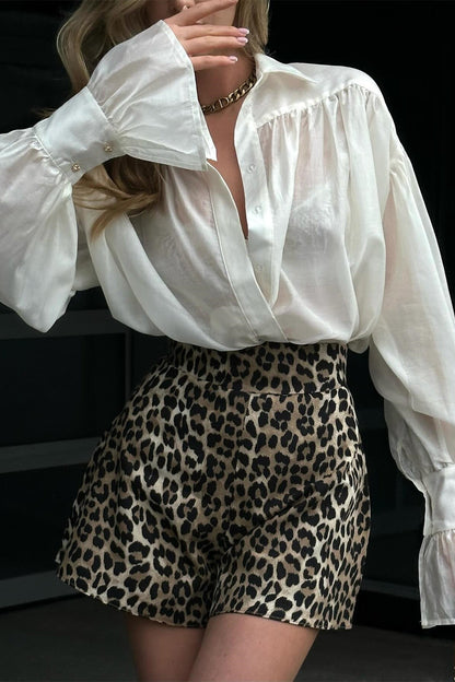 Classic Vintage Blouse with a Flattering Fit
