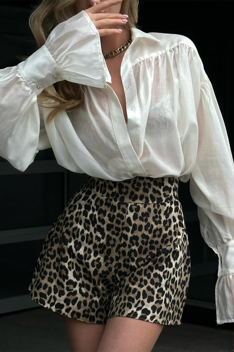 Classic Vintage Blouse with a Flattering Fit
