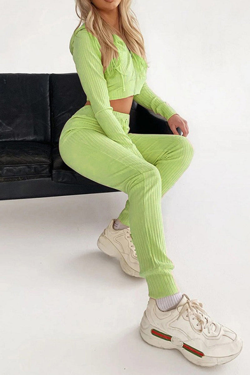 Well Tailored Pants with a Graceful Silhouette