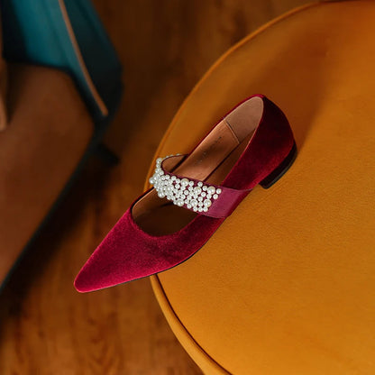 Well Tailored Shoes with a Graceful Silhouette