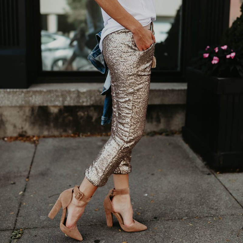 Effortlessly Elegant Pants with a Timeless Design
