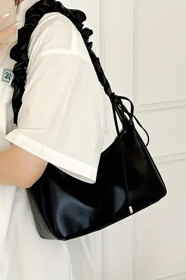 Sophisticated Bag with a Clean Classic Look