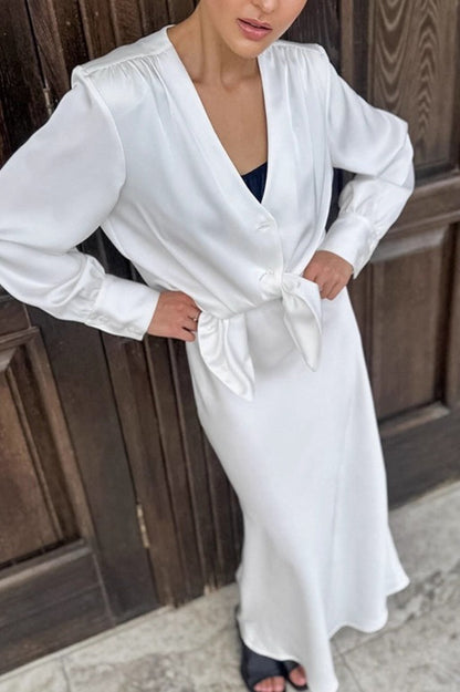 Effortlessly Elegant Garment with a Timeless Design