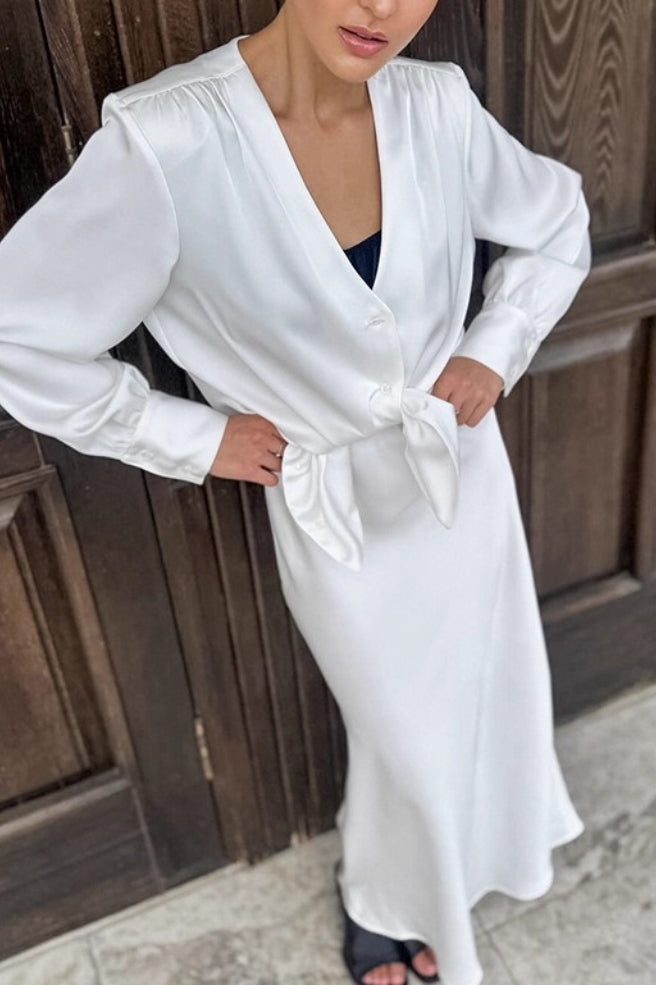 Effortlessly Elegant Garment with a Timeless Design
