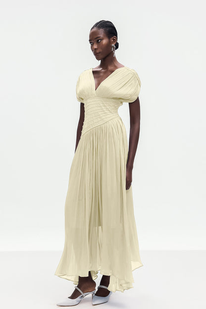 Well Tailored Dress with a Graceful Silhouette