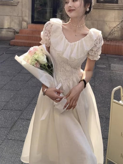 Well Tailored Dress with a Graceful Silhouette
