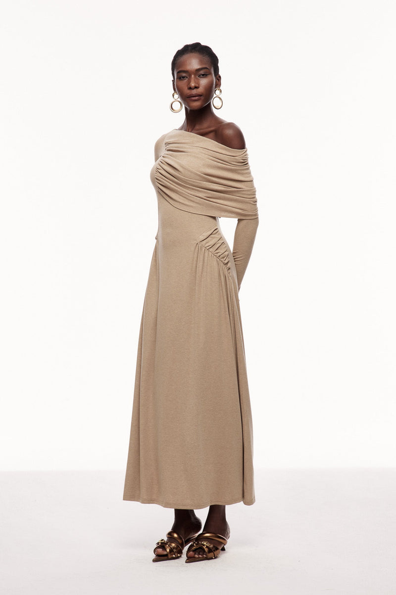 Gracefully Styled Dress for Any Occasion