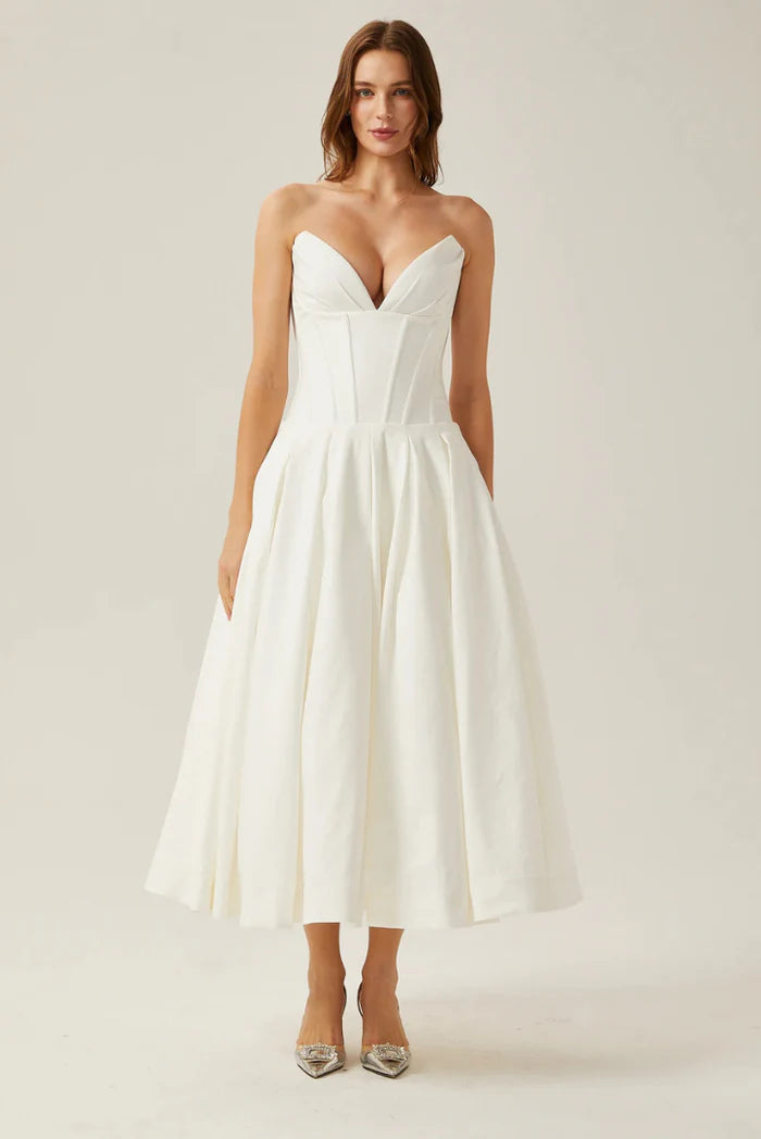 Beautifully Crafted Dress in a Classic Style