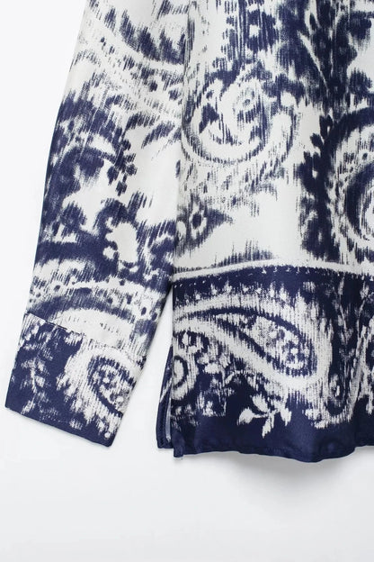 Effortlessly Elegant Garment with a Timeless Design