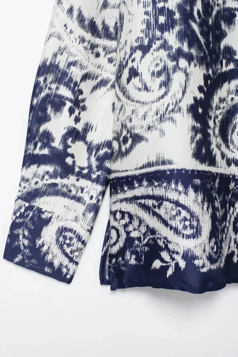 Effortlessly Elegant Garment with a Timeless Design