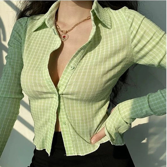 Well Tailored Blouse with a Graceful Silhouette