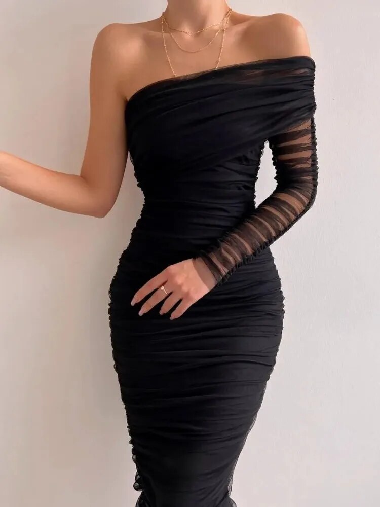 Classic Vintage Dress with a Flattering Fit