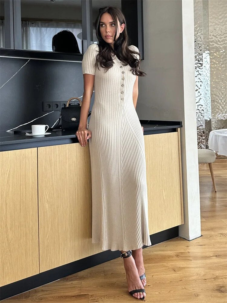Gracefully Styled Dress for Any Occasion