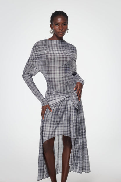 Gracefully Styled Dress for Any Occasion