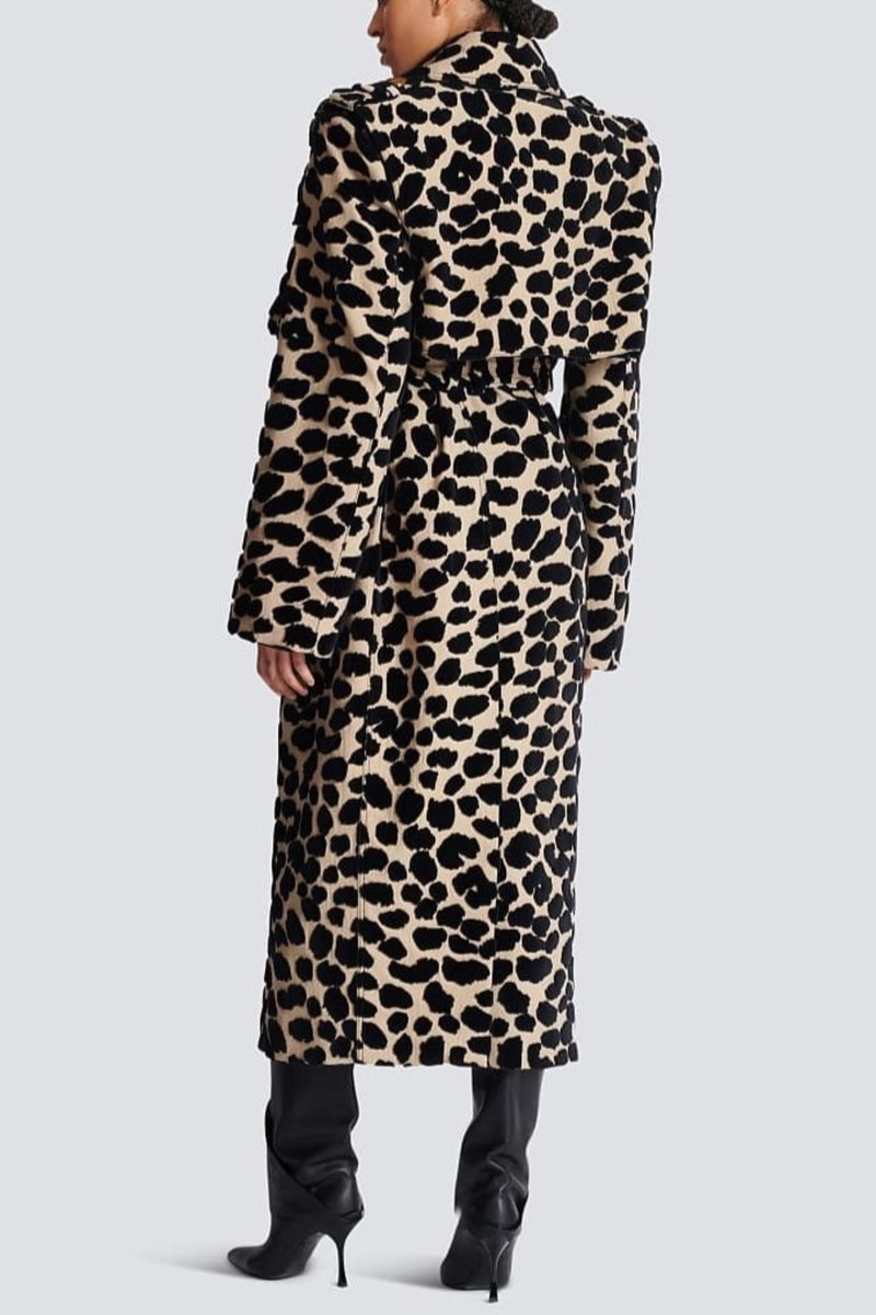 Well Tailored Coat with a Graceful Silhouette