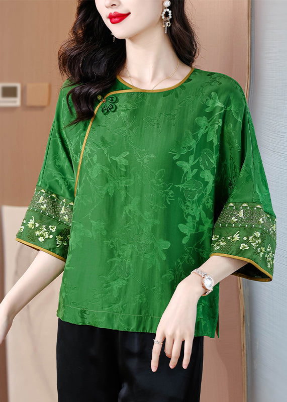 Well Tailored Shirt with a Graceful Silhouette