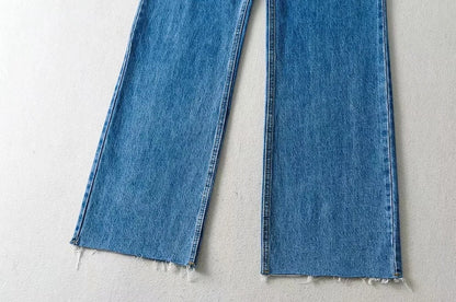 Effortlessly Elegant Garment with a Timeless Design