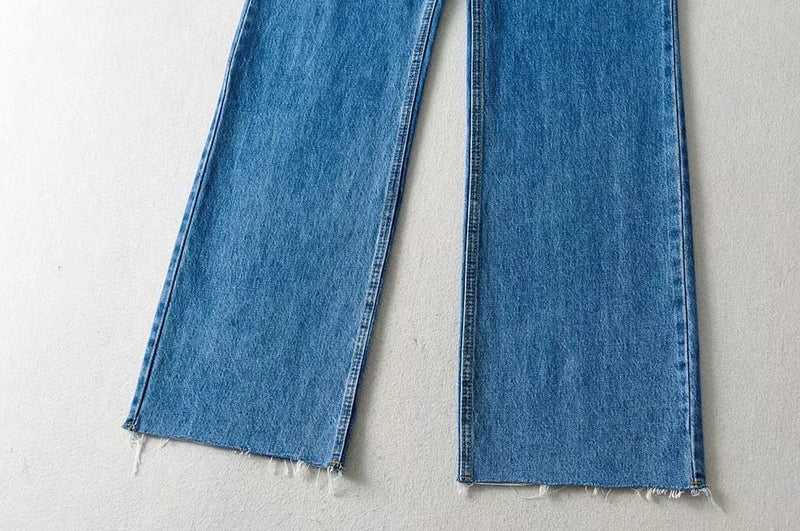 Effortlessly Elegant Garment with a Timeless Design