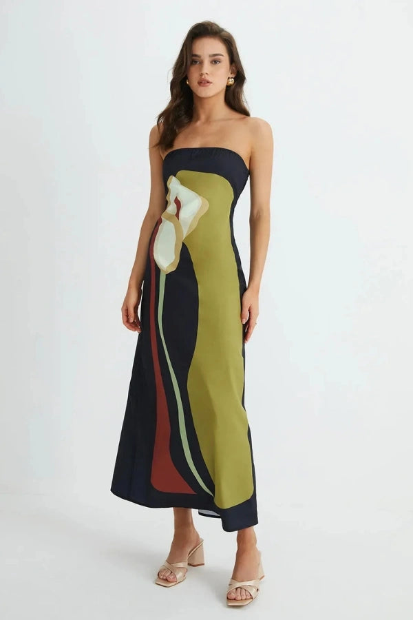 Gracefully Styled Dress for Any Occasion