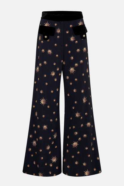 Effortlessly Elegant Pants with a Timeless Design