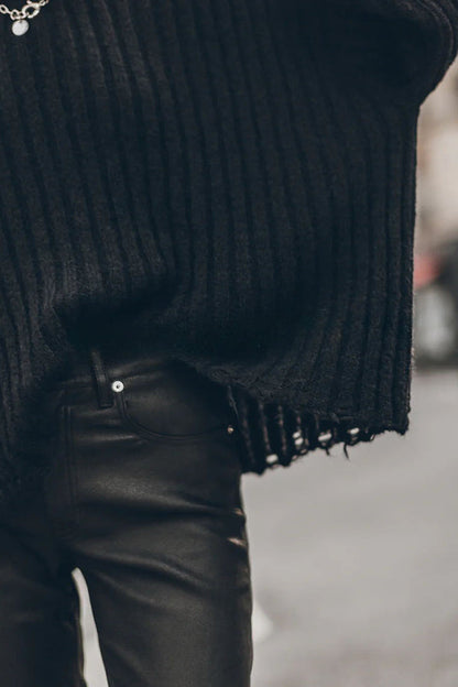 Well Tailored Sweater with a Graceful Silhouette