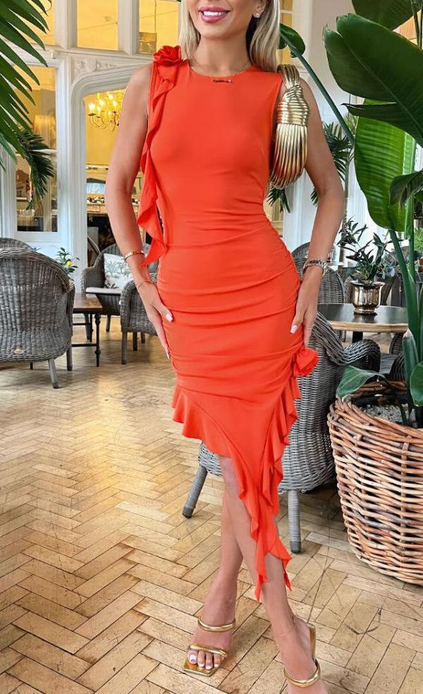 Gracefully Styled Dress for Any Occasion