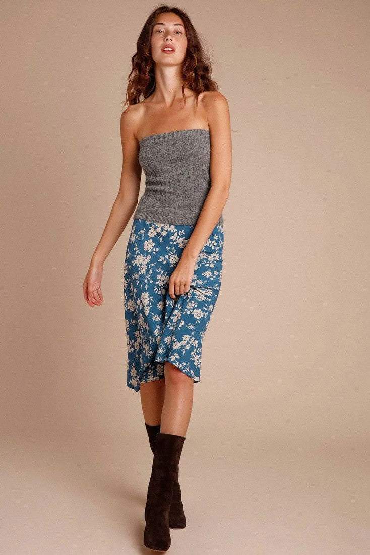 Gracefully Styled Garment for Any Occasion