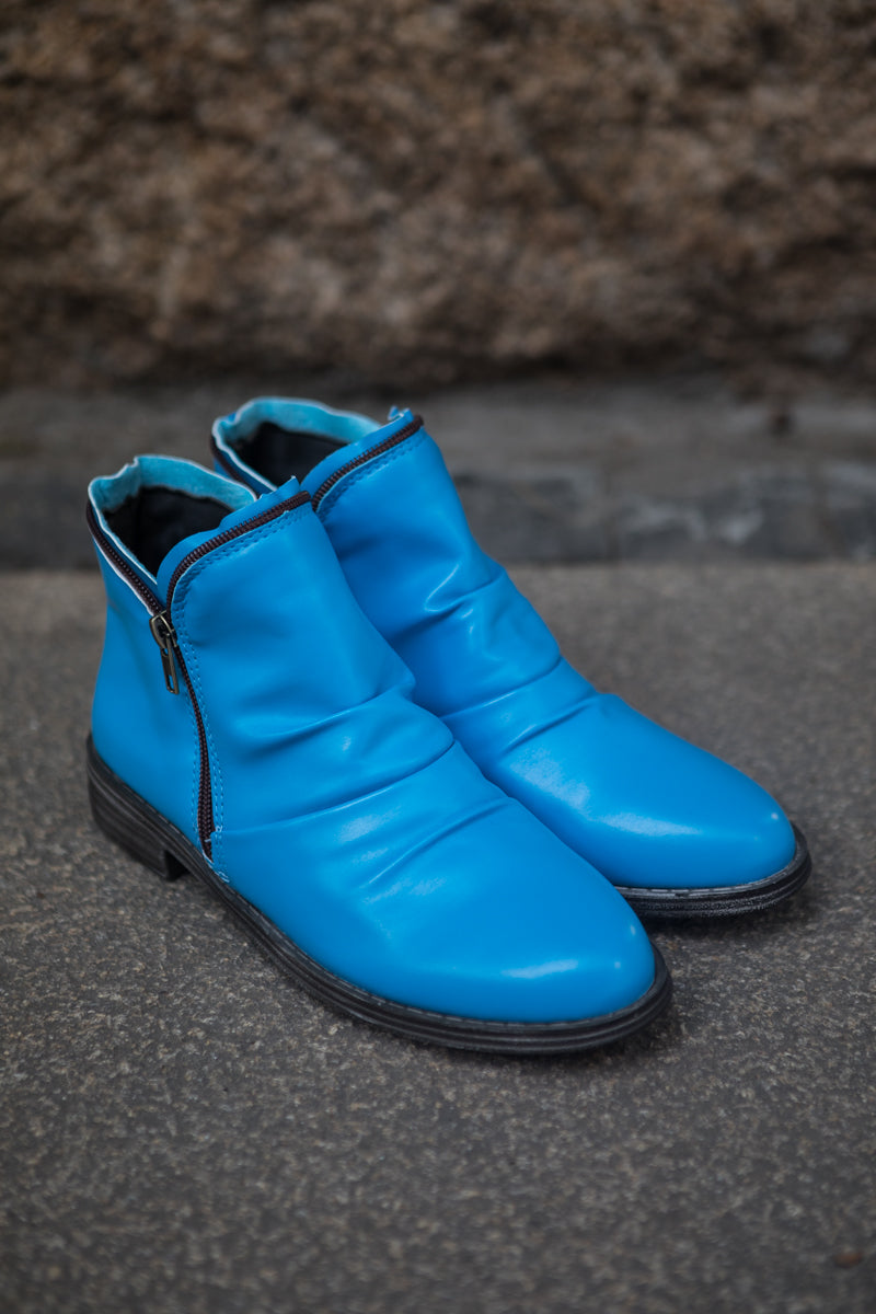 Sophisticated Garment with a Clean Classic Look