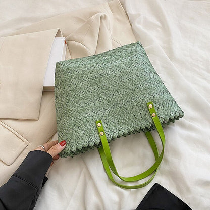 Sophisticated Bag with a Clean Classic Look