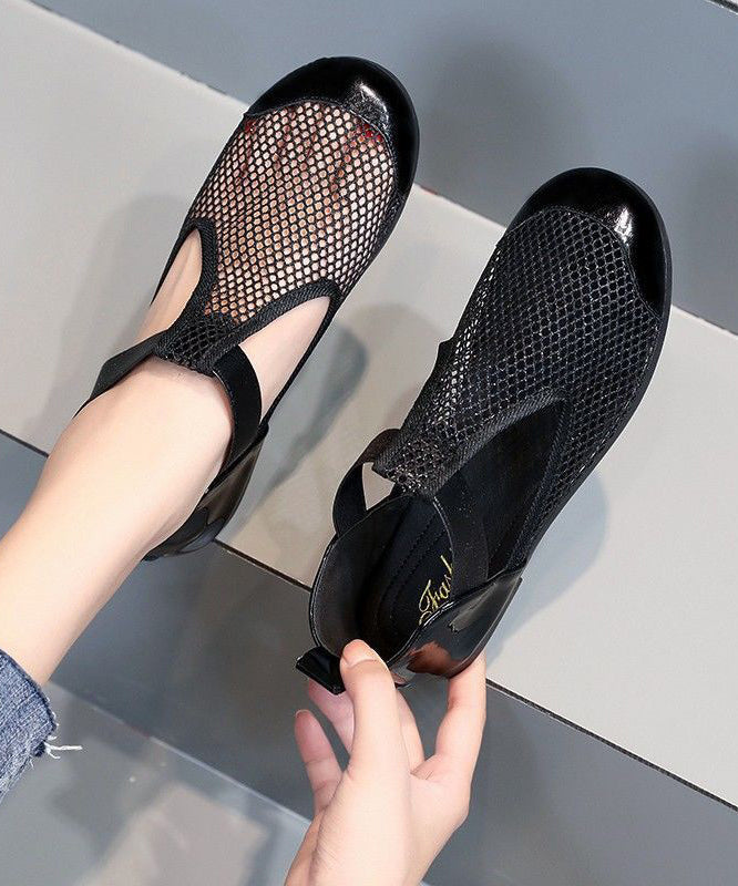 Well Tailored Sandals with a Graceful Silhouette